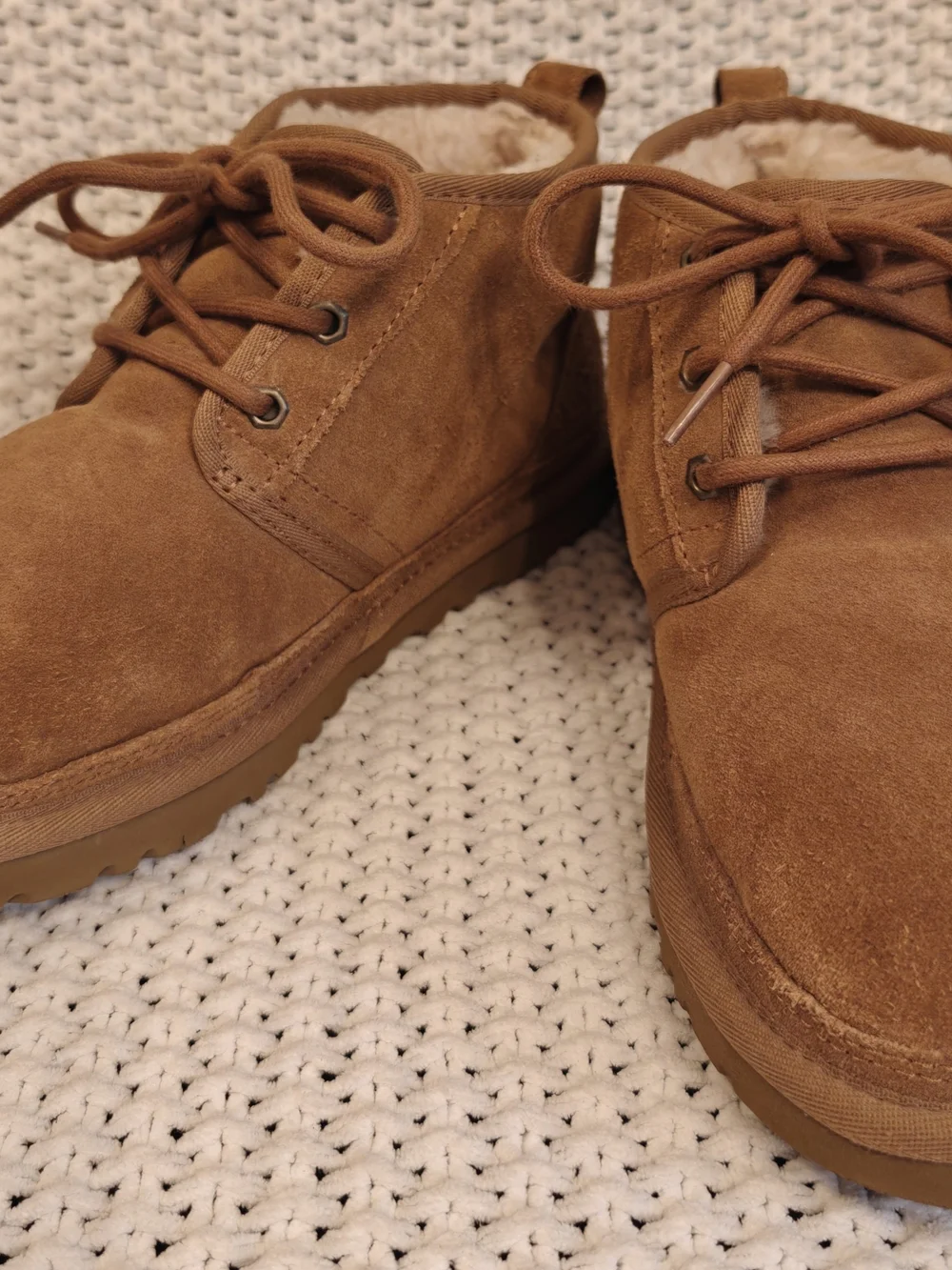 UGG Men's Neumel Suede Lace Up Chukka Boots in Chestnut - Sz 7